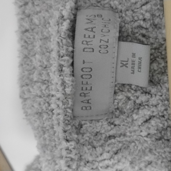 Barefoot Dreams Cable Knit Sweater For Men - Picture 7 of 10